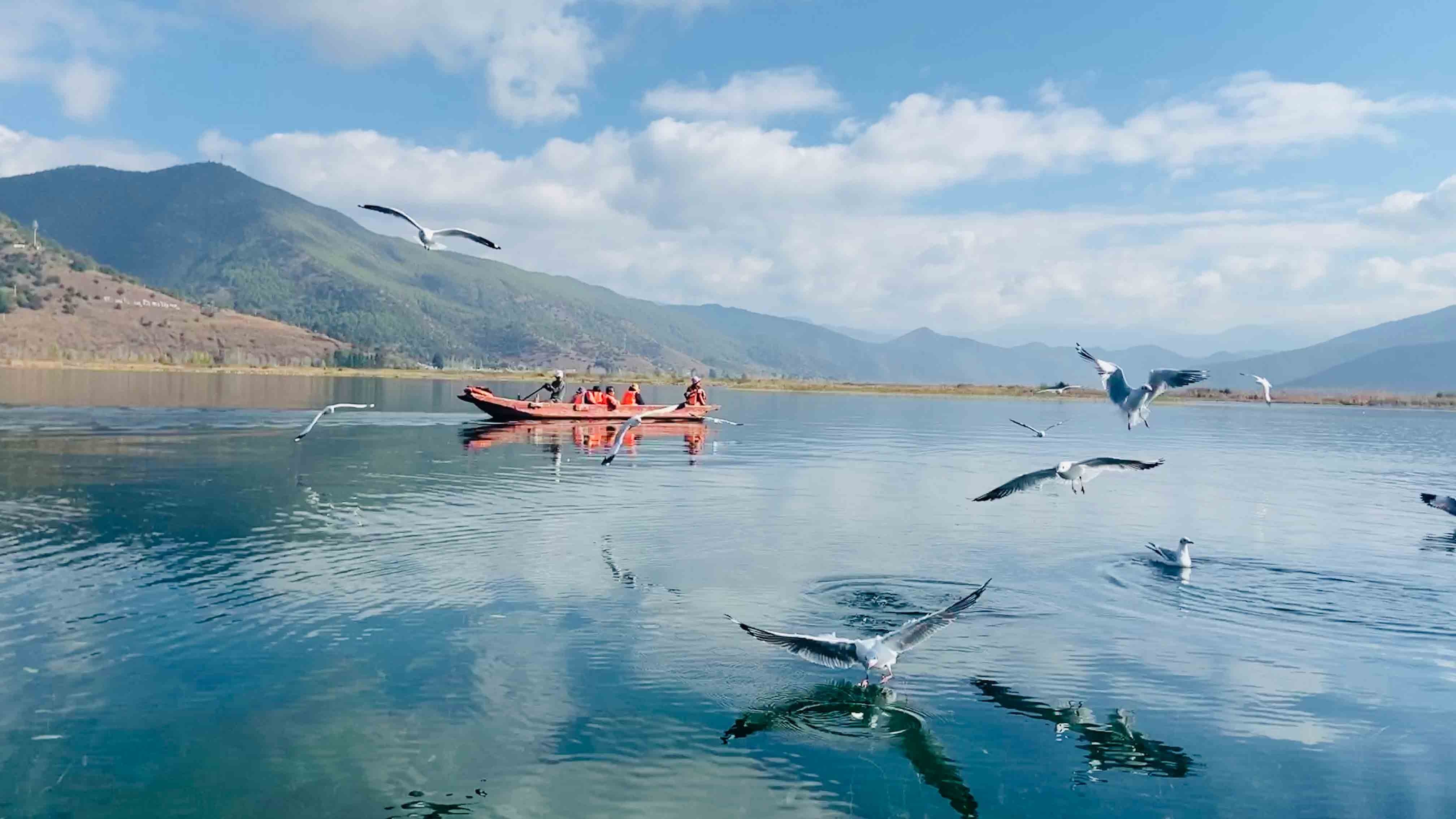 Lake Lugu landscape photographed by Hanwen Liu